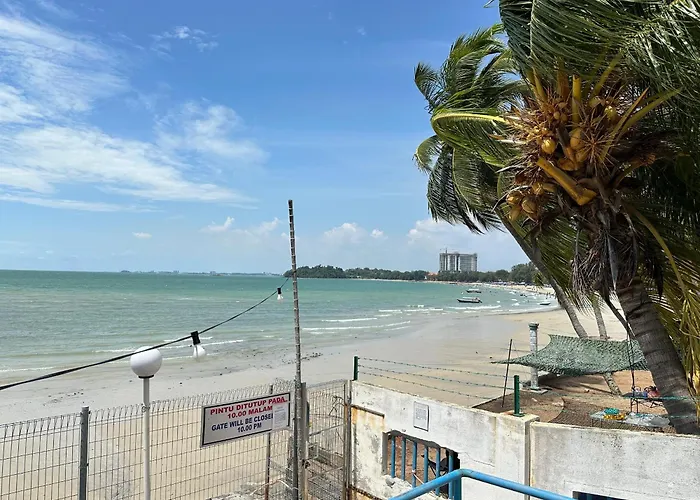 Newly Renovated Comfy Beachfront View At Seri Bulan Port Dickson