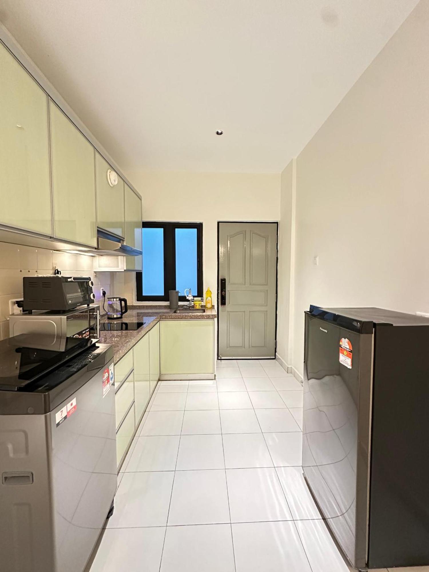 Newly Renovated Comfy Beachfront View At Seri Bulan
