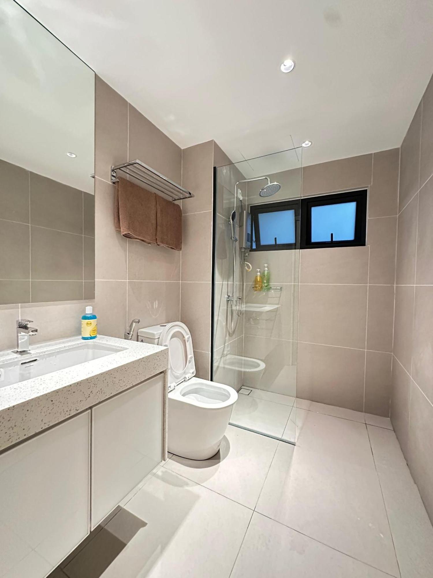 Newly Renovated Comfy Beachfront View At Seri Bulan Apartment